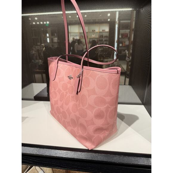 Last 1 ‼️COACH City Tote Bag In Signature Canvas CAL49 Dusty Pink - Picture 3 of 7